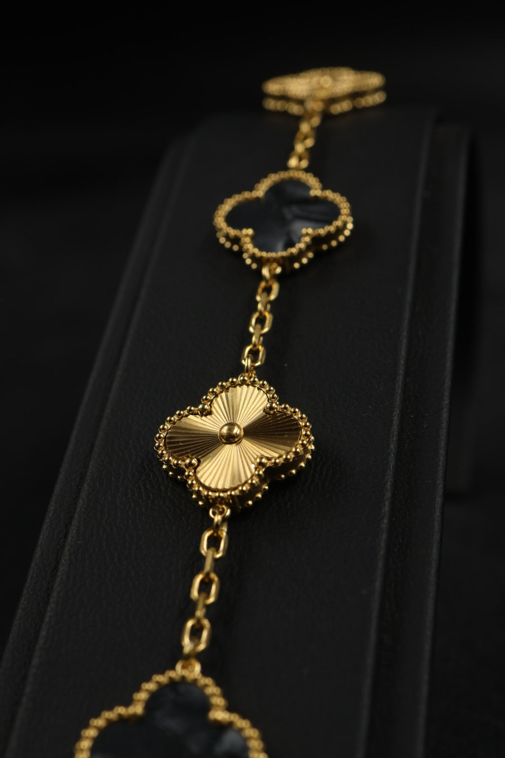 Pulsera Trébol Negro Mármol- Láser Dorado.