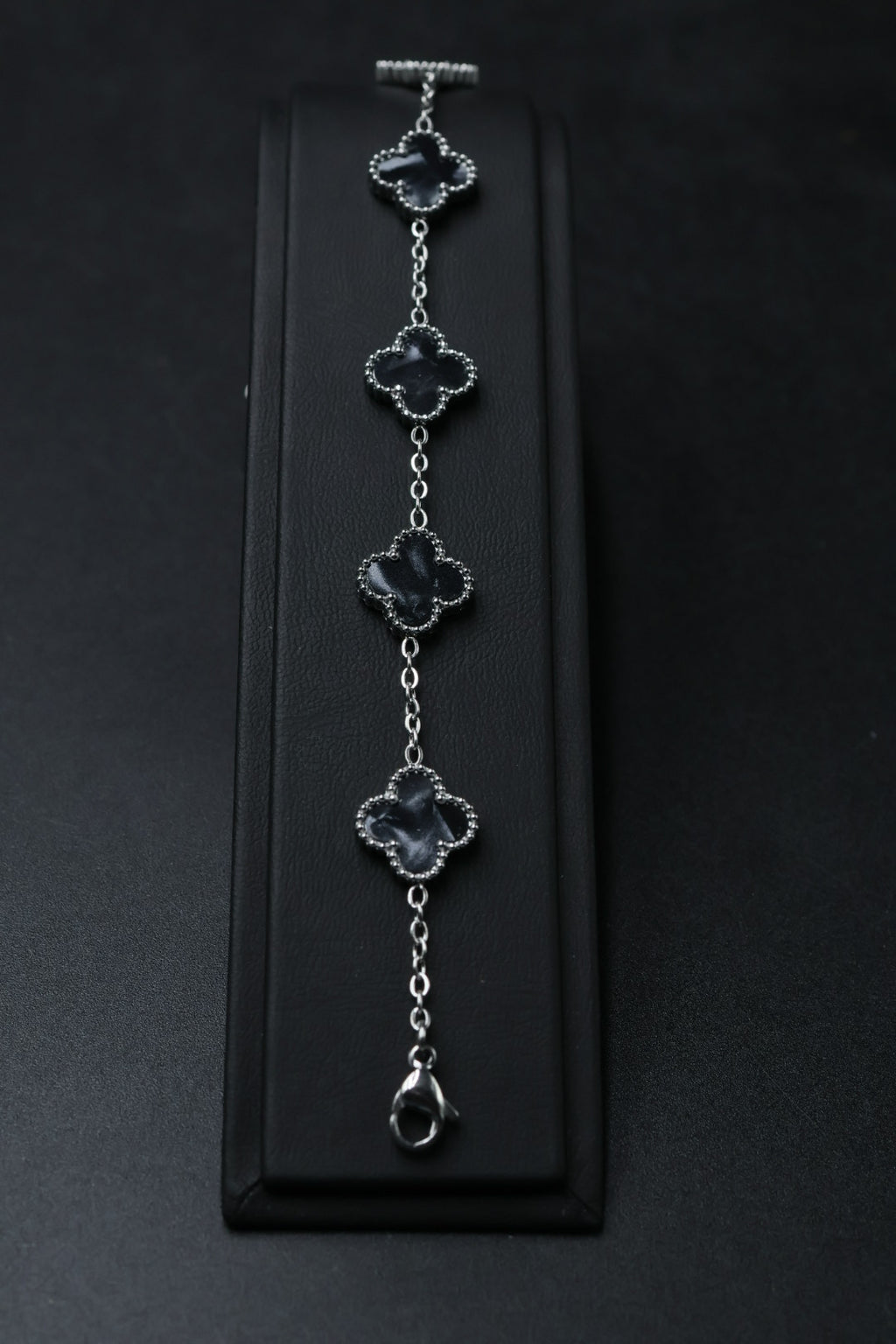 Pulsera Plateada Trébol 13 mm Mármol - Negro.