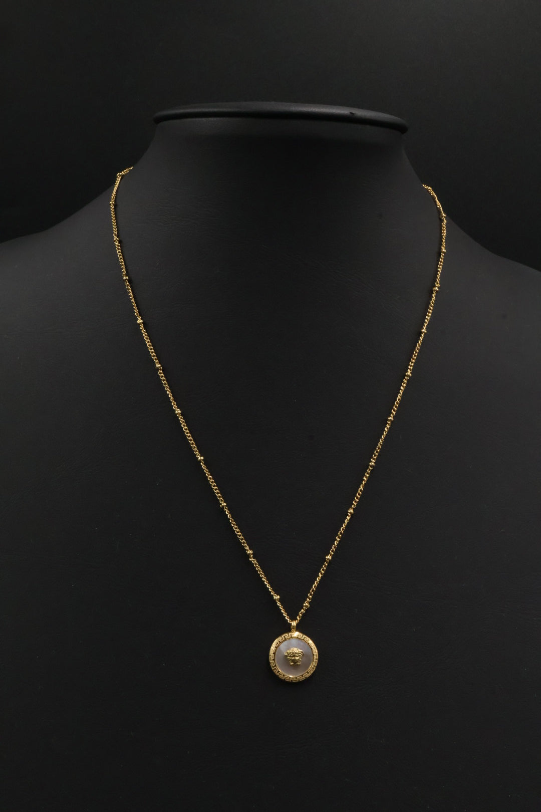Collar con dije de Medusa - Versace.