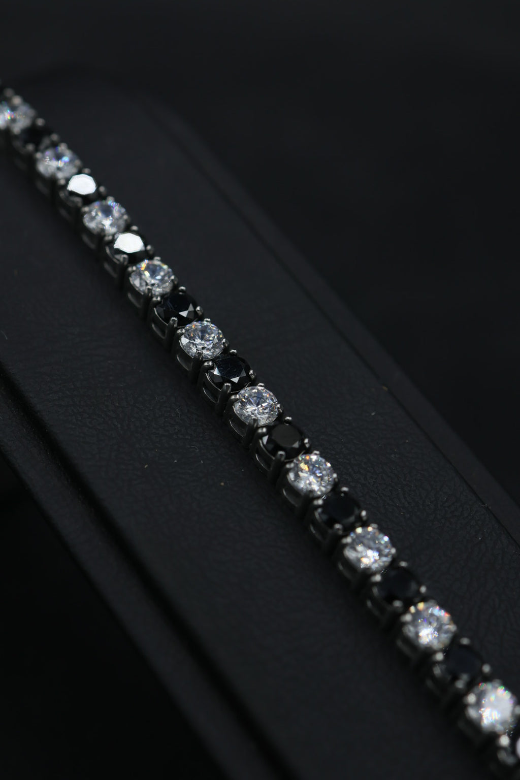 Pulsera Tenis con Zirconias Negro - Plateado 5 mm