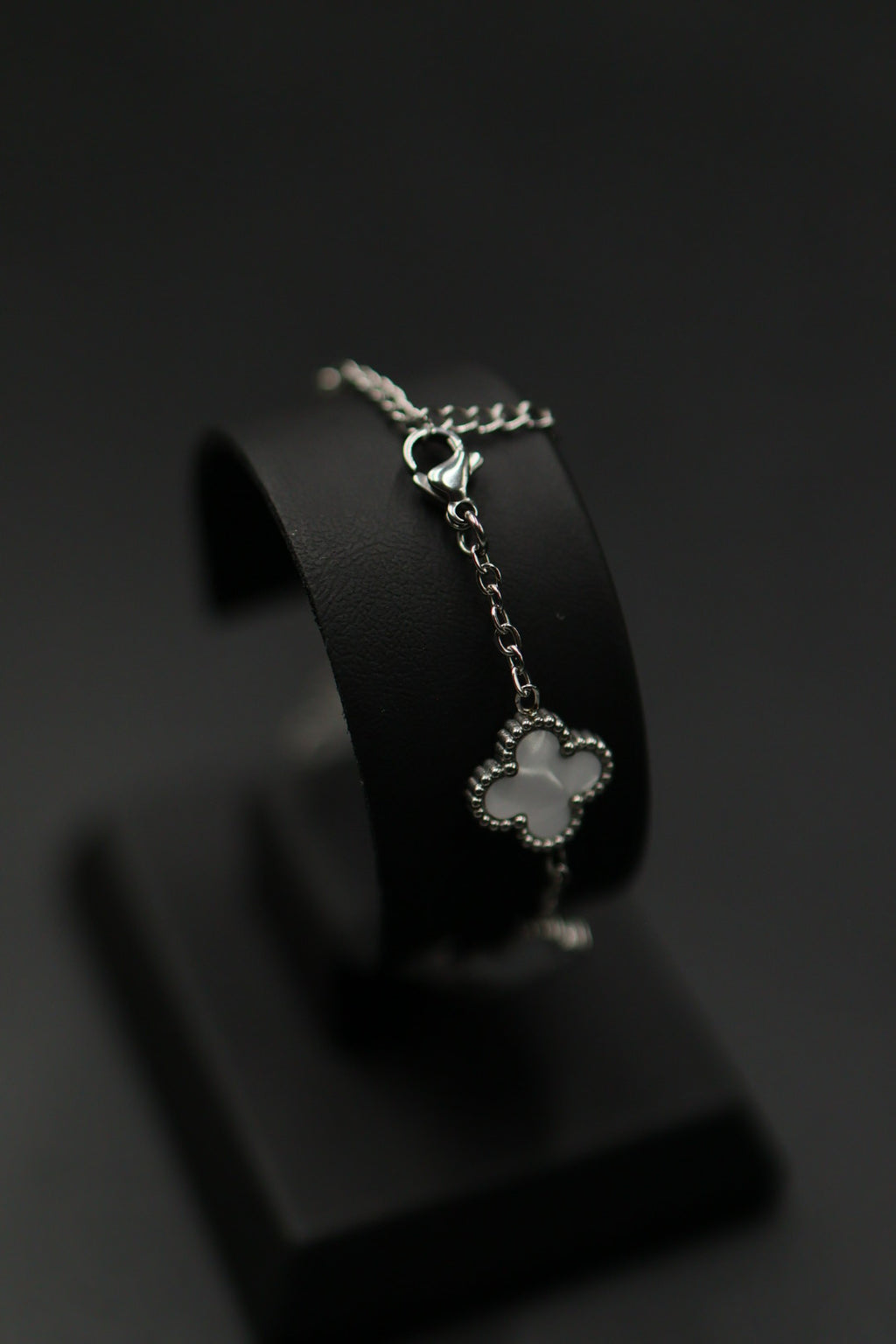 Pulsera Trébol 13 mm Liso Plateado - Blanco.