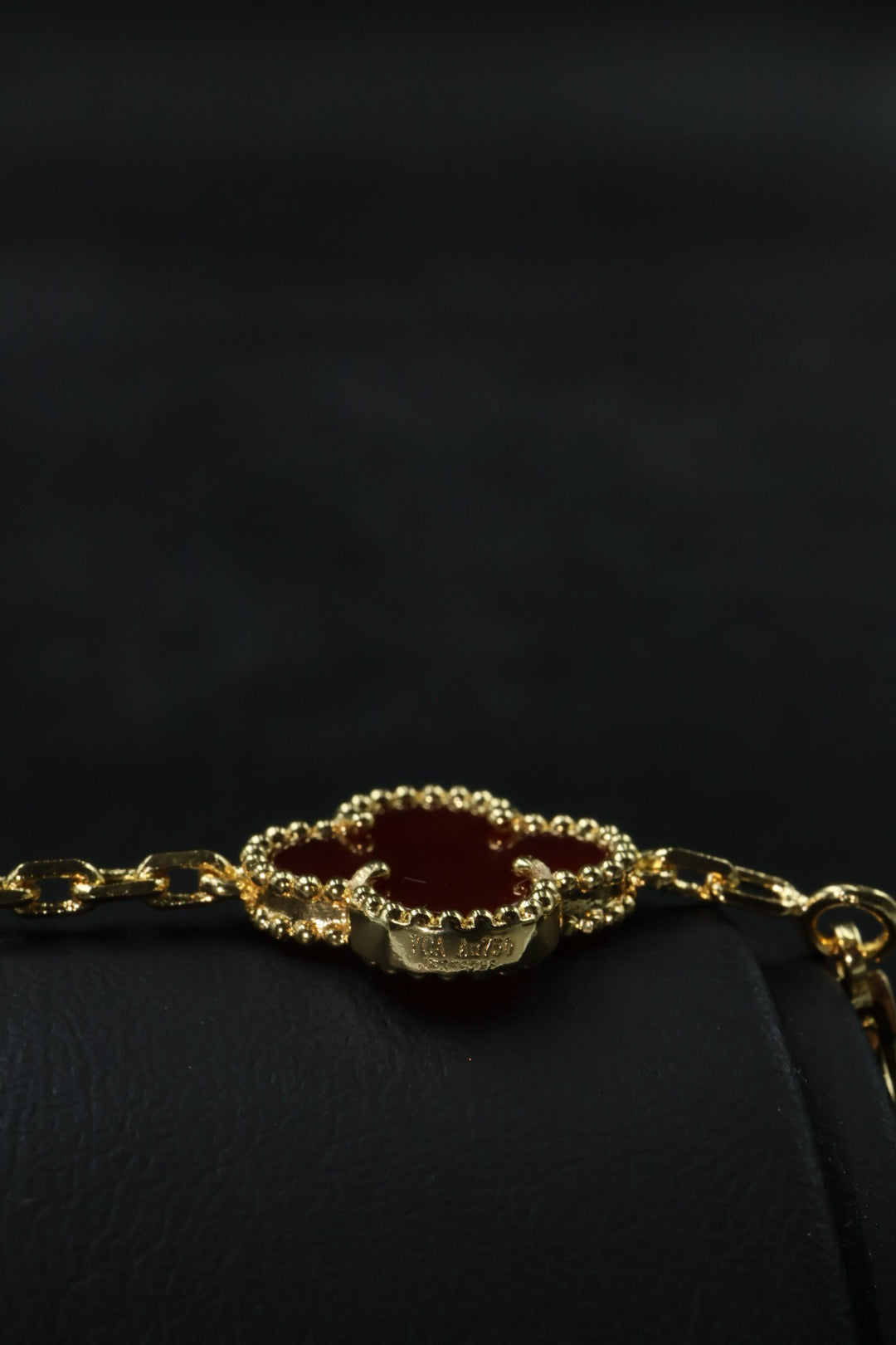 Pulsera VCA Alhambra 1:1 Gold Cornalina - Textura