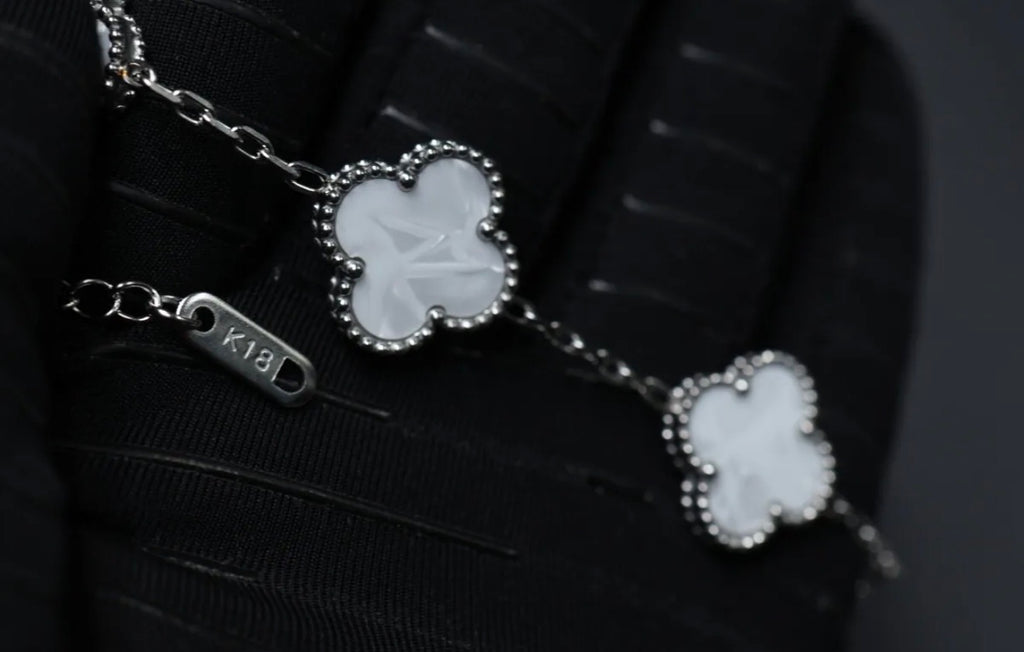 Pulsera Full Set trébol 15 mm básica. Plateada - Blanco