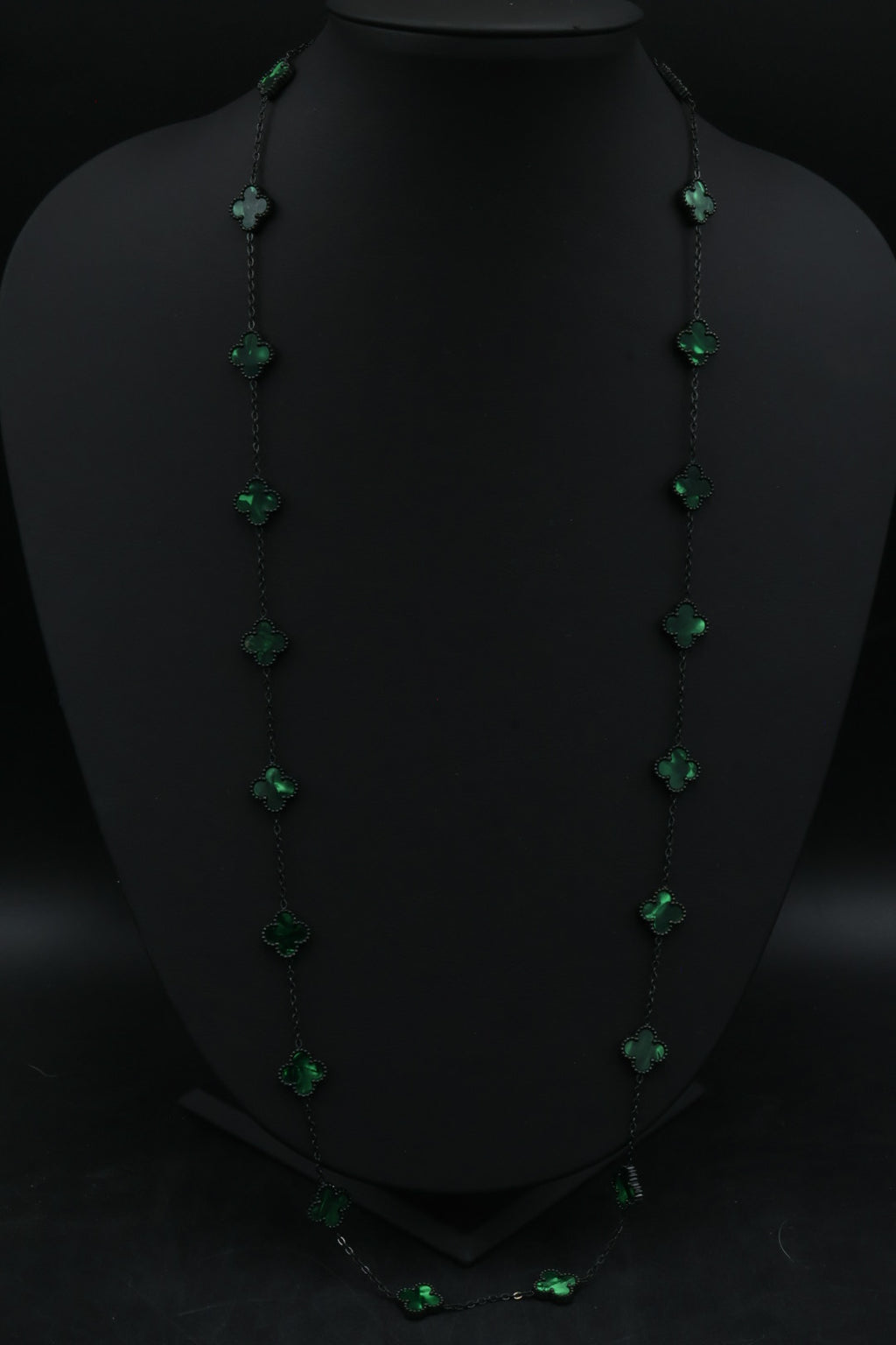 Collar Largo Trébol 13 mm Verde Marmolado. - Negro.