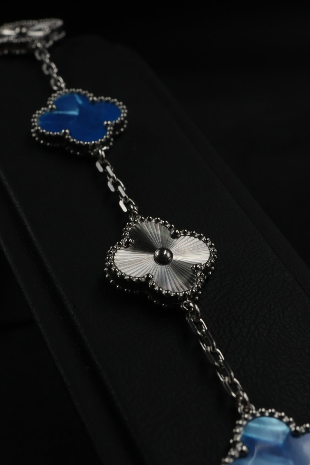 Pulsera Trébol Azul Rey Mármol- Láser Plateado.