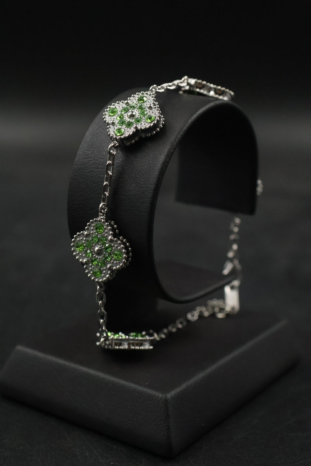 Pulsera Trébol Plateado - Zirconias Verdes.