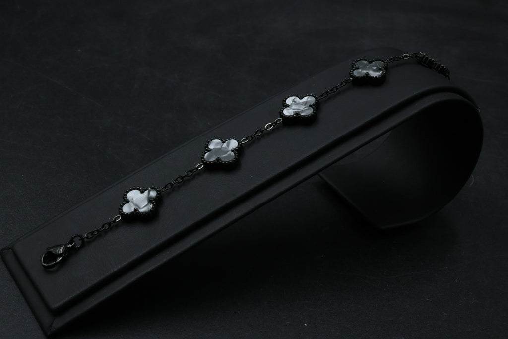 Pulsera Negra Trébol 13 mm Mármol - Blanco.