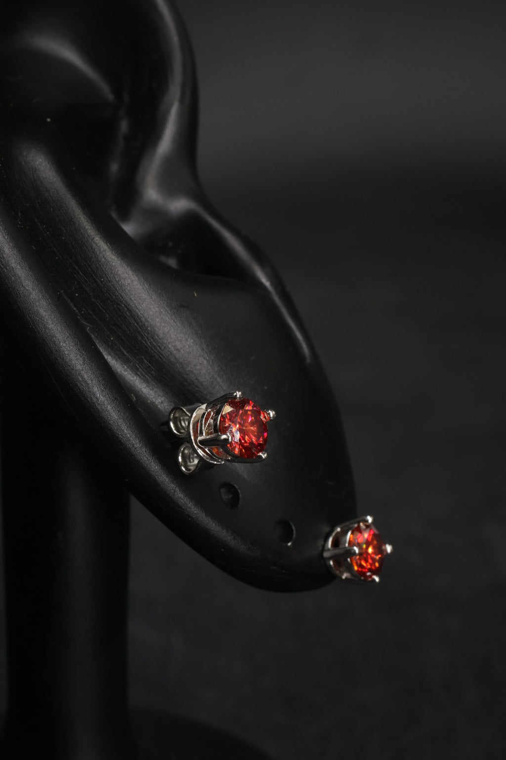 Aretes Plata .925 - Moissanita Red 0.5 ct.