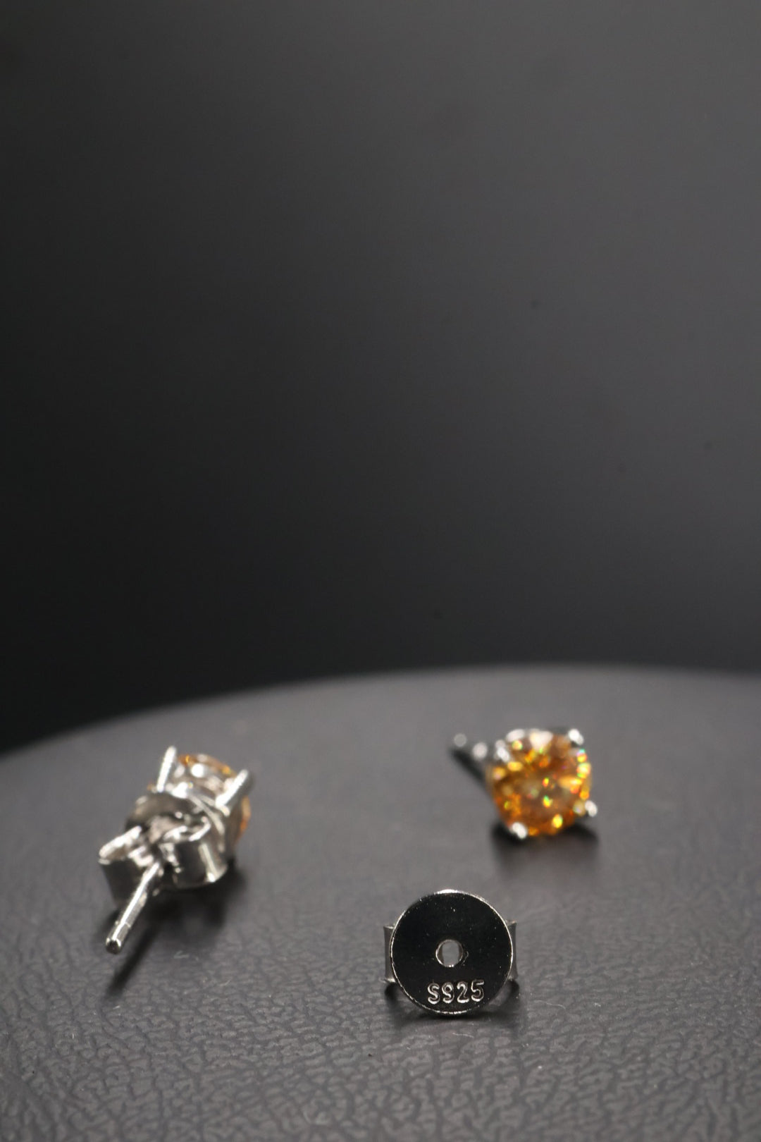 Aretes Plata .925 - Moissanita Champagne 0.5 ct.