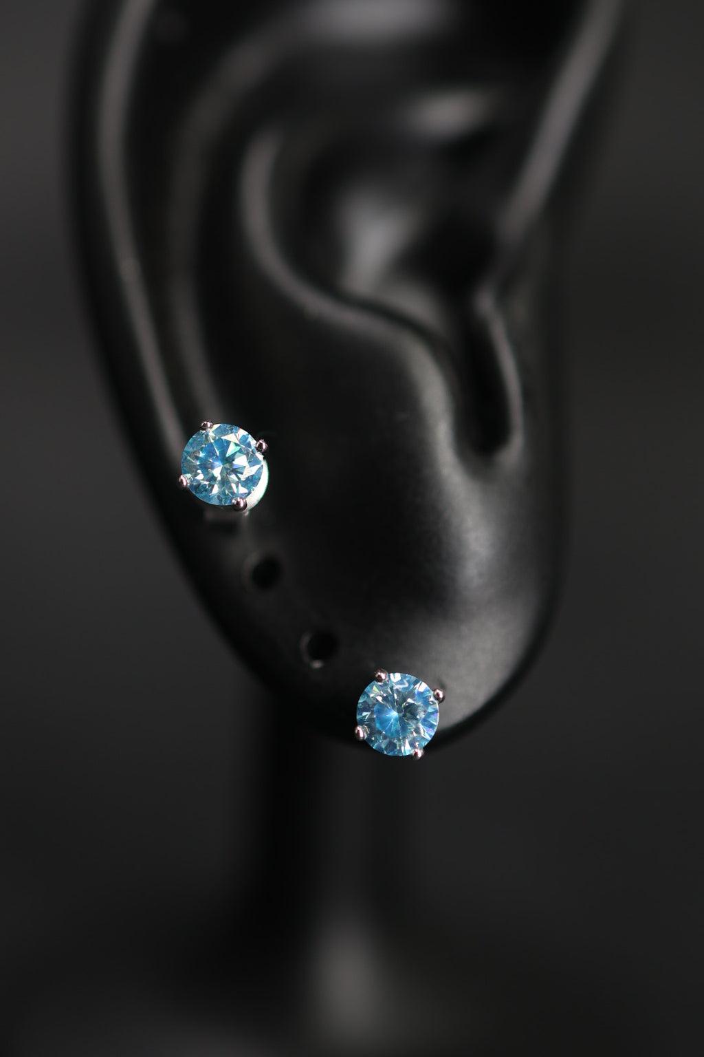 Aretes Plata .925 - Moissanita Navy Blue 0.5 ct.
