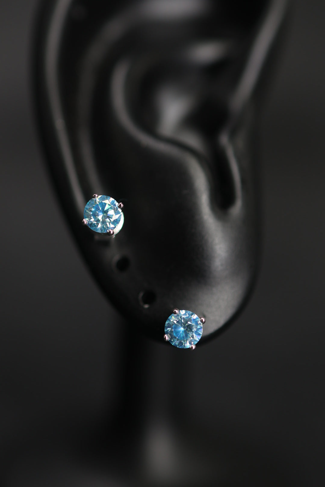 Aretes Plata .925 - Moissanita Navy Blue 0.5 ct.