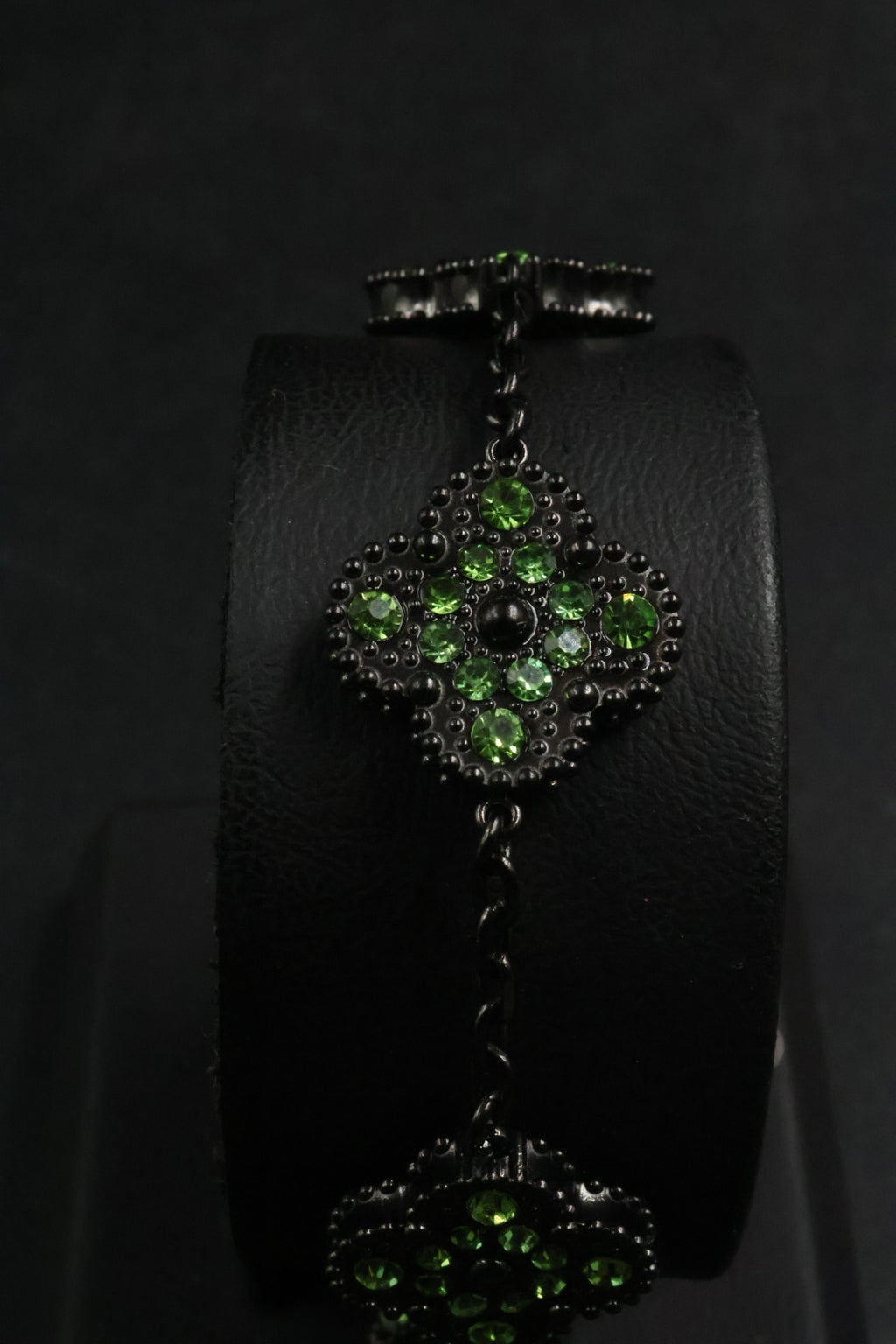 Pulsera Trébol Negro - Zirconias Verdes.