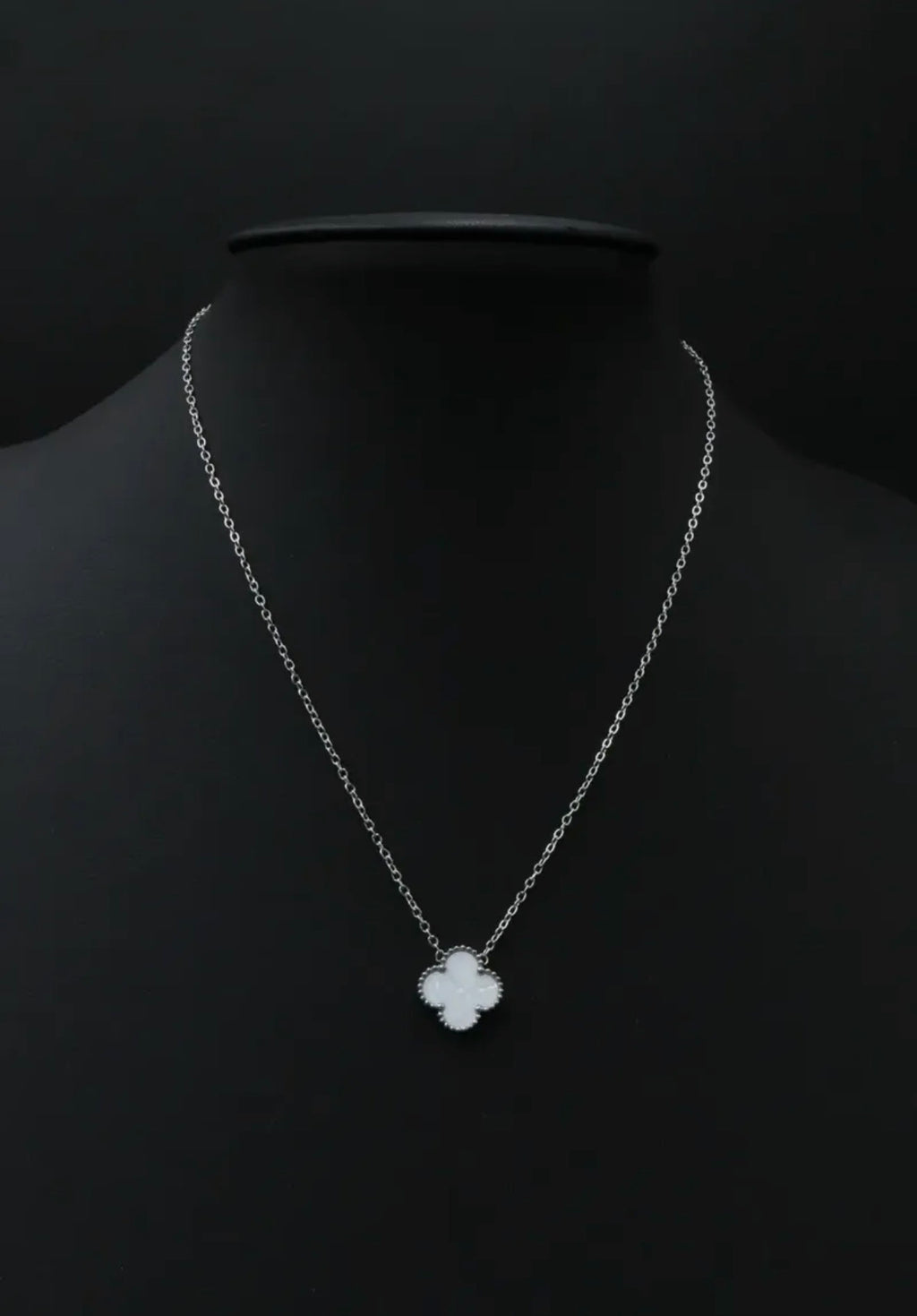 Collar 1 trébol - Plateado / Blanco.