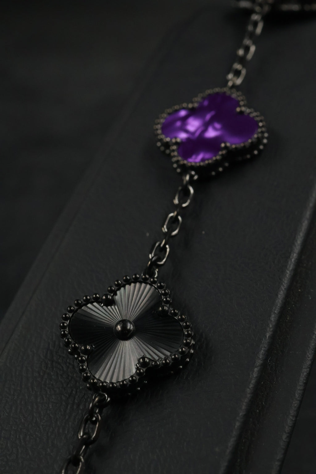 Pulsera Trébol Morado Mármol- Láser Negro.