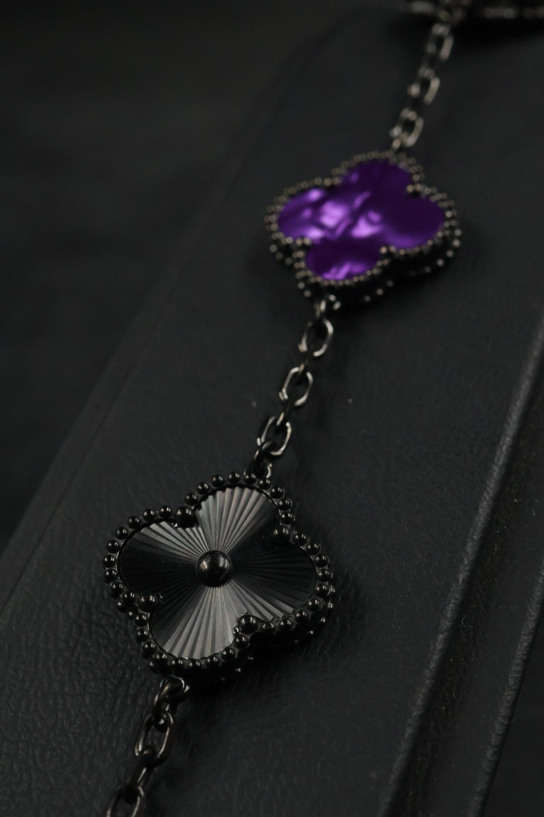 Pulsera Trébol Morado Mármol- Láser Negro.