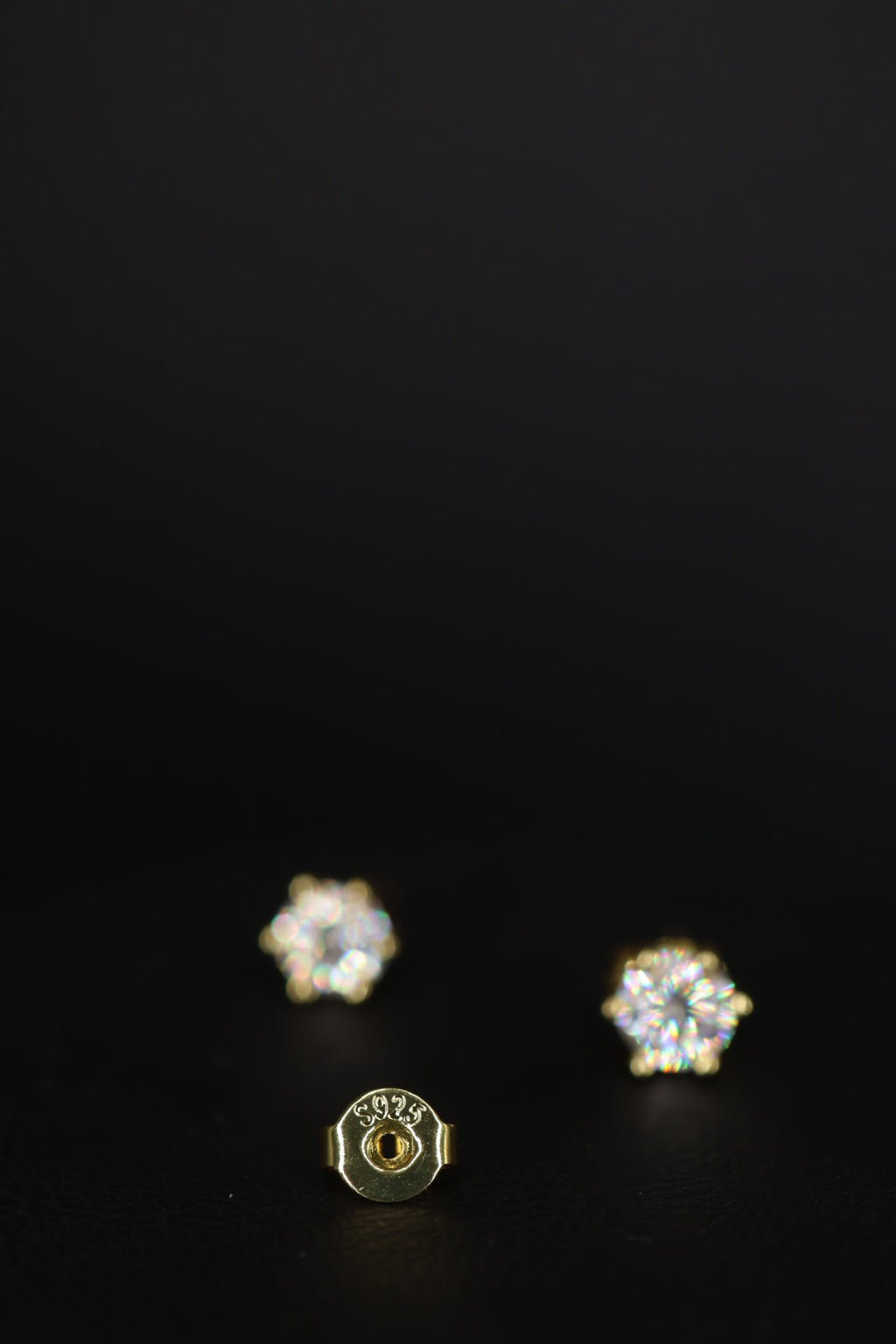 Aretes Plata .925 Baño de Oro - Moissanita D 0.5 ct.