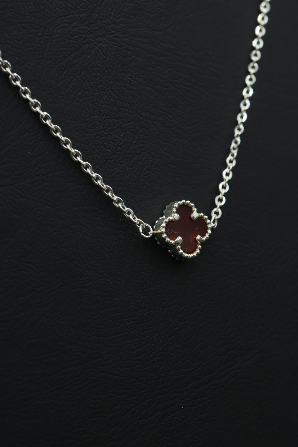 Collar 5 tréboles vino en plata 9.25 S925