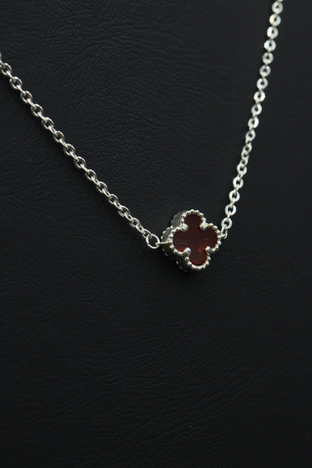 Collar 5 tréboles vino en plata 9.25 S925