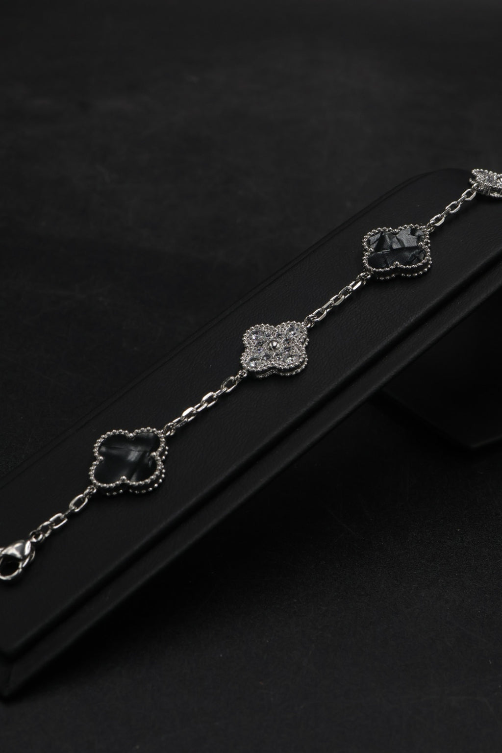 Pulsera Trébol 15 mm Mármol Negro con Zirconias