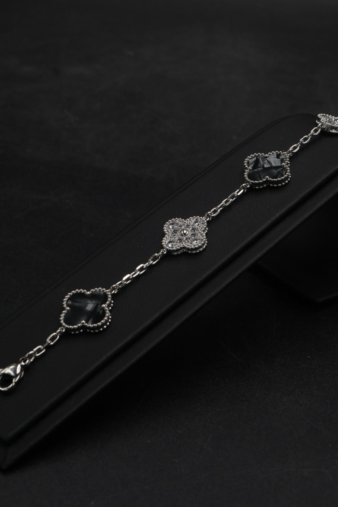 Pulsera Trébol 15 mm Mármol Negro con Zirconias
