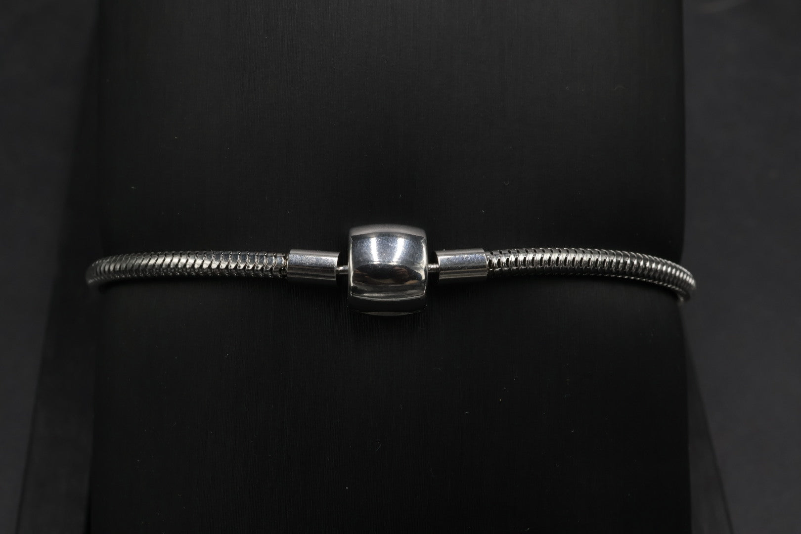 Pulsera tipo Pandora 1.