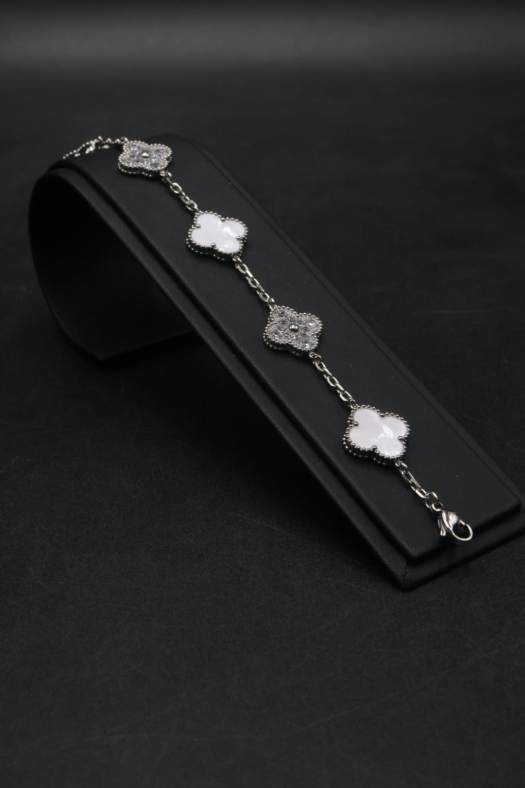 Pulsera Trébol 15 mm Mármol Blanco con Zirconias