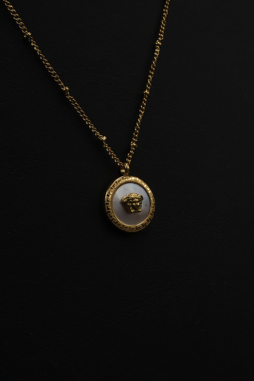 Collar con dije de Medusa - Versace.