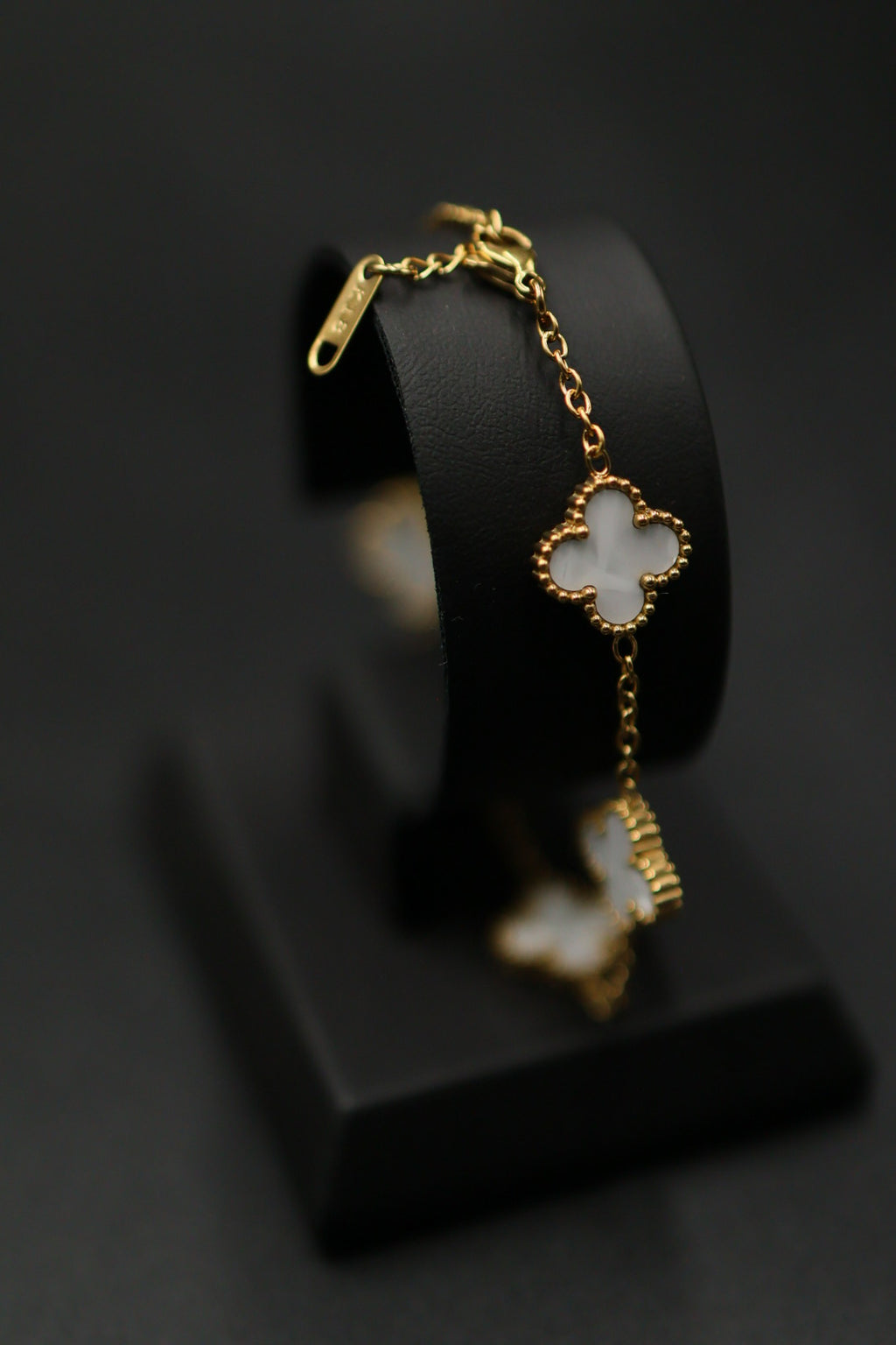 Pulsera Trébol 13 mm Liso Dorado - Blanco.