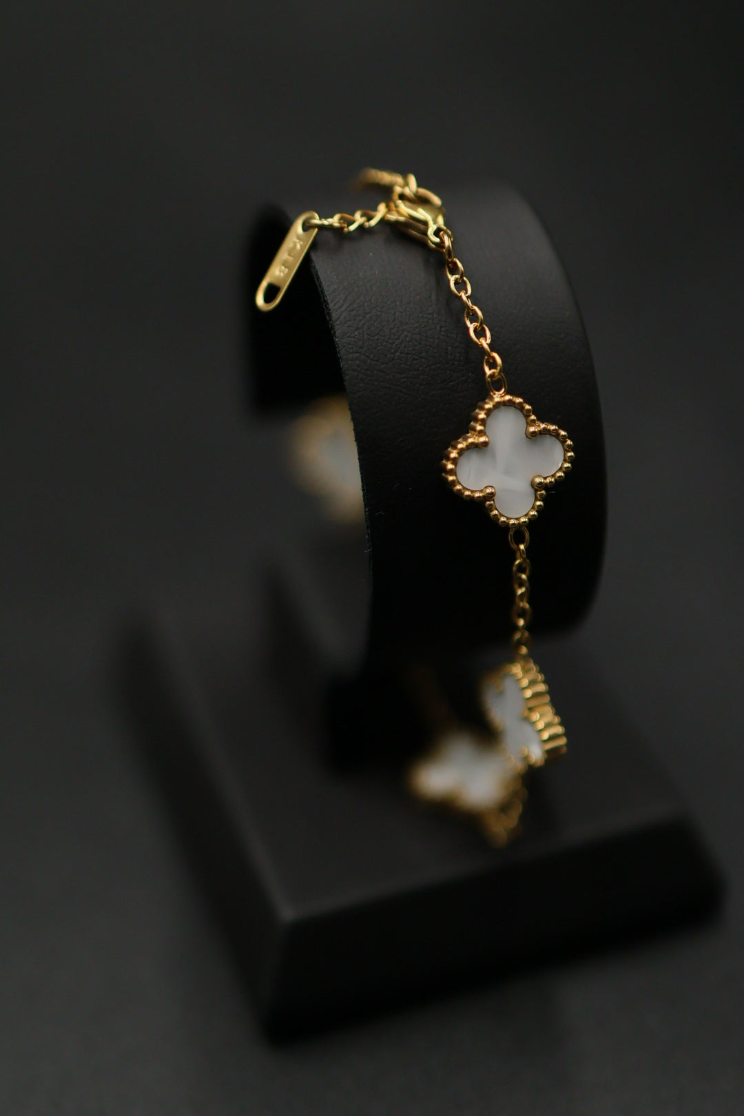 Pulsera Trébol 13 mm Liso Dorado - Blanco.