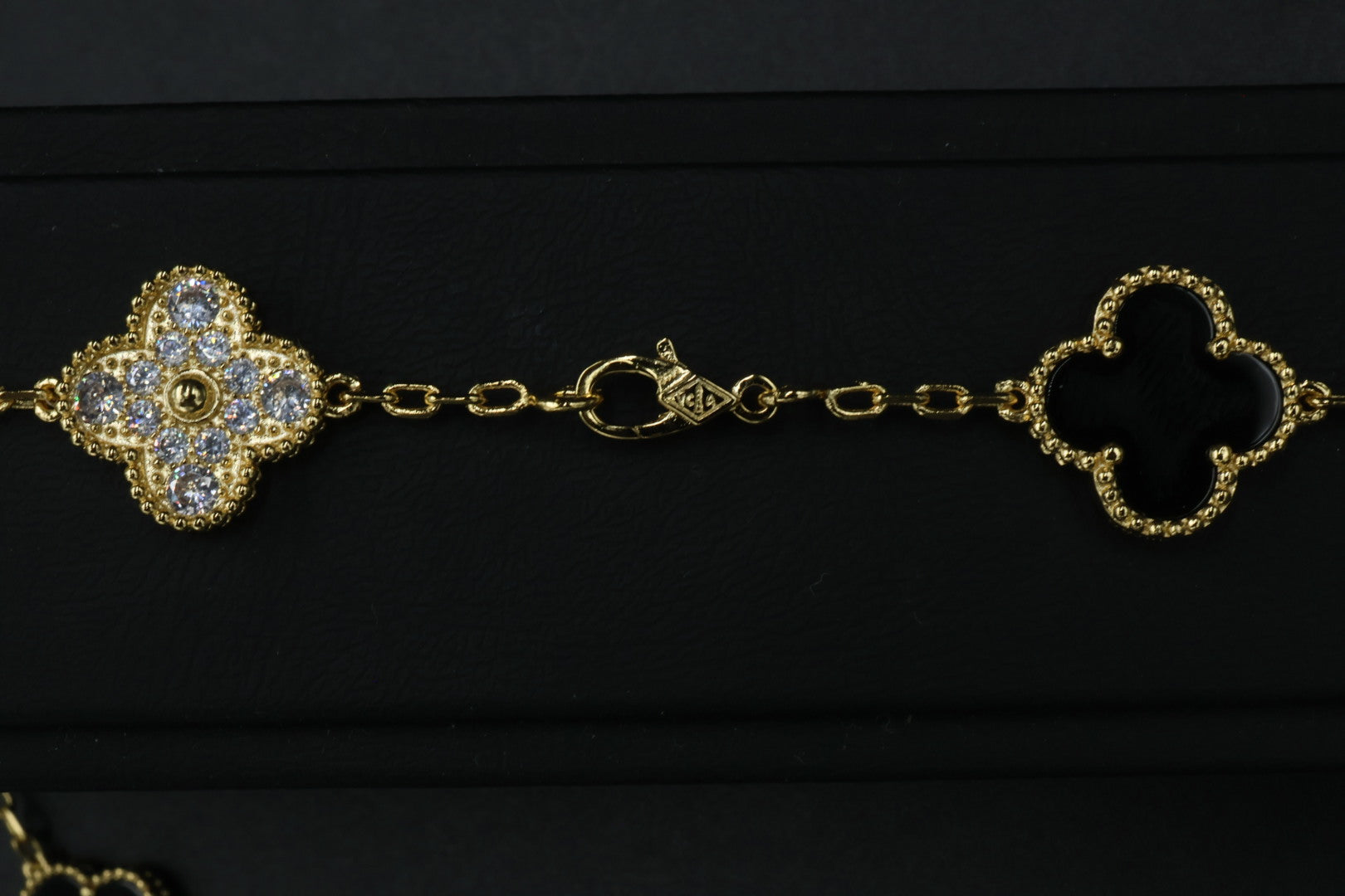 Collar VCA Alhambra 10 Motivos - Gold Onyx Diamonds.