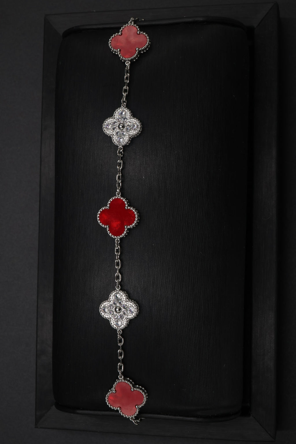Pulsera Trébol 15 mm Mármol Rojo con Zirconias