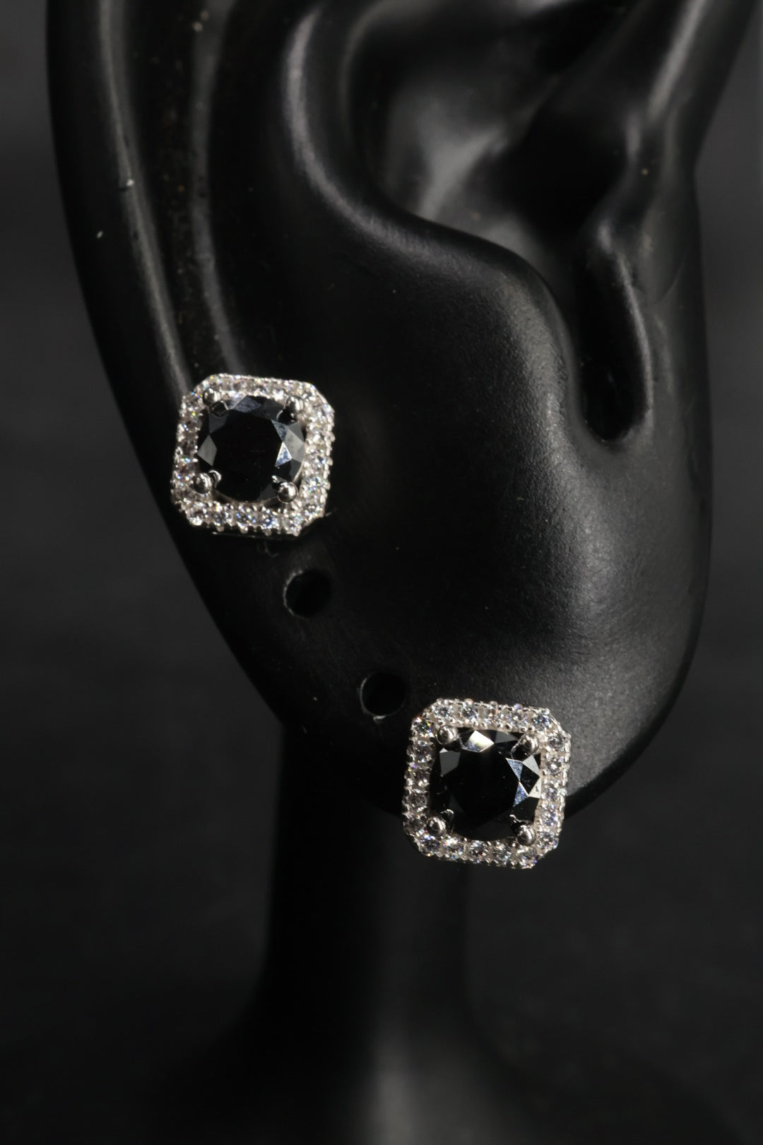 Aretes en Plata 925 Perfect Box - Moissanita Black 0.5 ct.