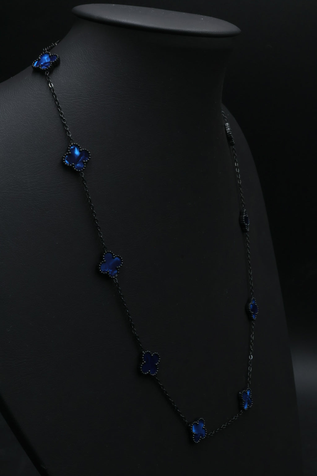 Collar Trébol 13 mm Azul Marmolado. - Negro.
