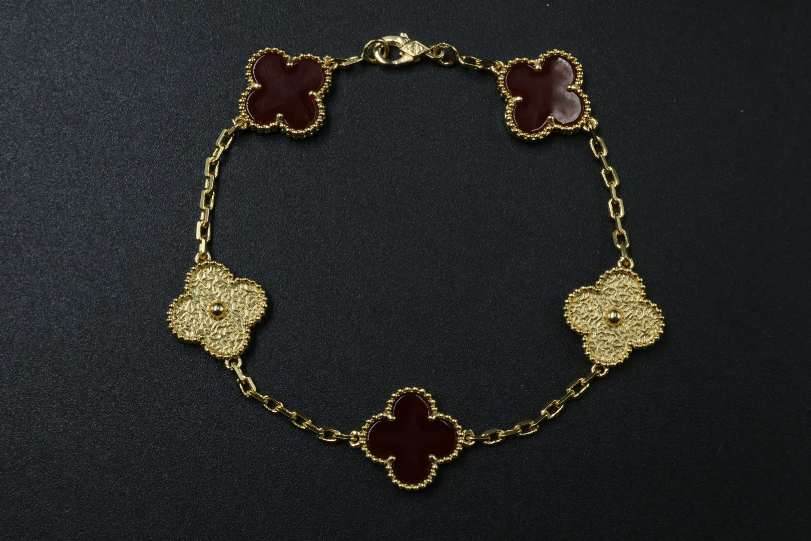 Pulsera VCA Alhambra 1:1 Gold Cornalina - Textura
