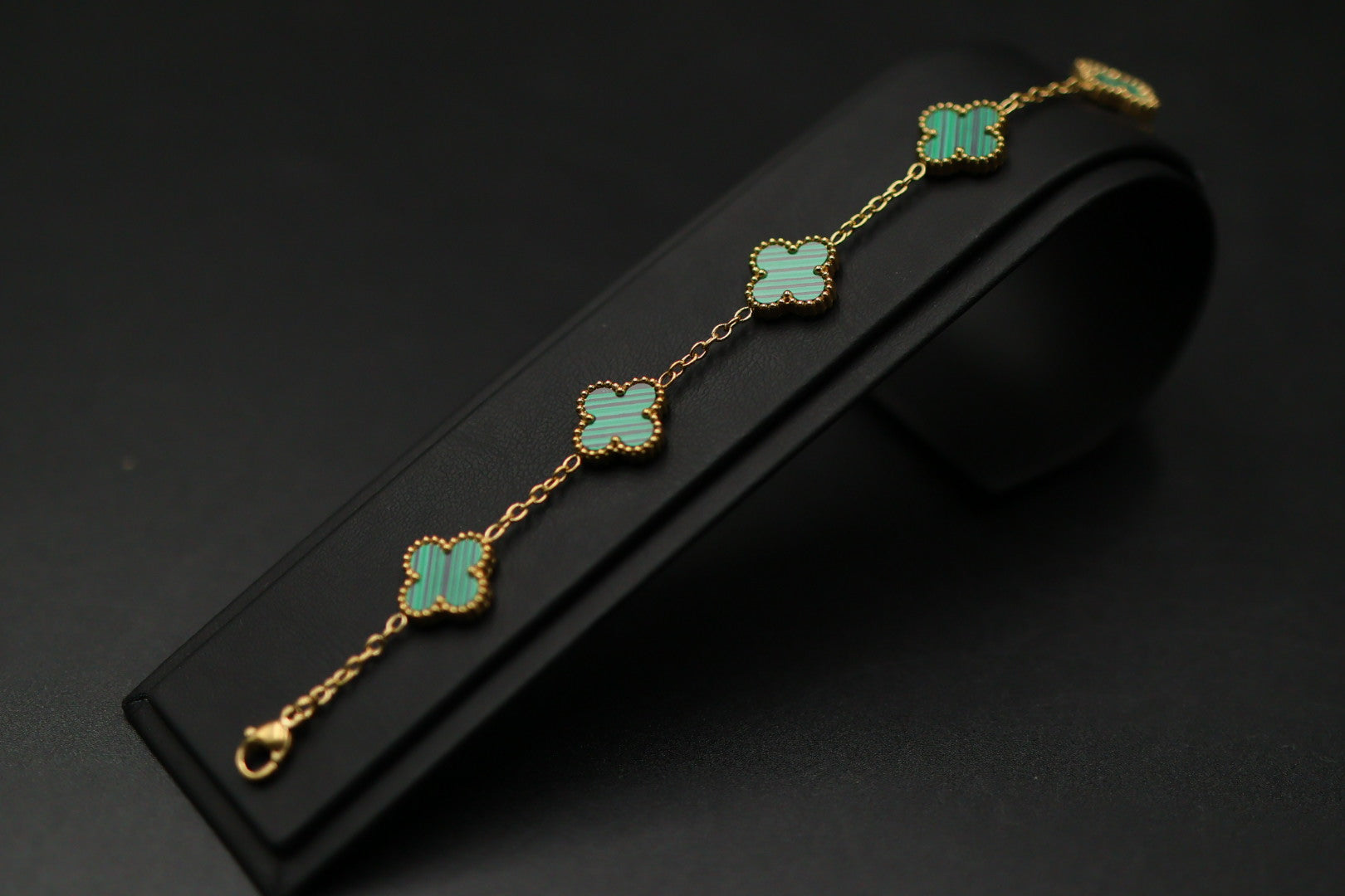 Pulsera Trébol 13 mm Liso Dorado - Verde.