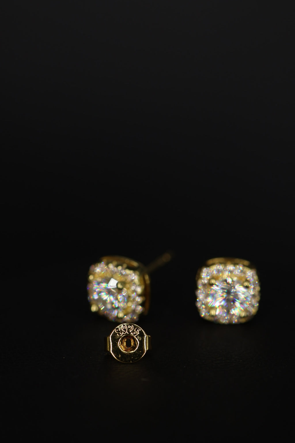 Aretes Box Plata .925 Baño de Oro - Moissanita D 0.5 ct.