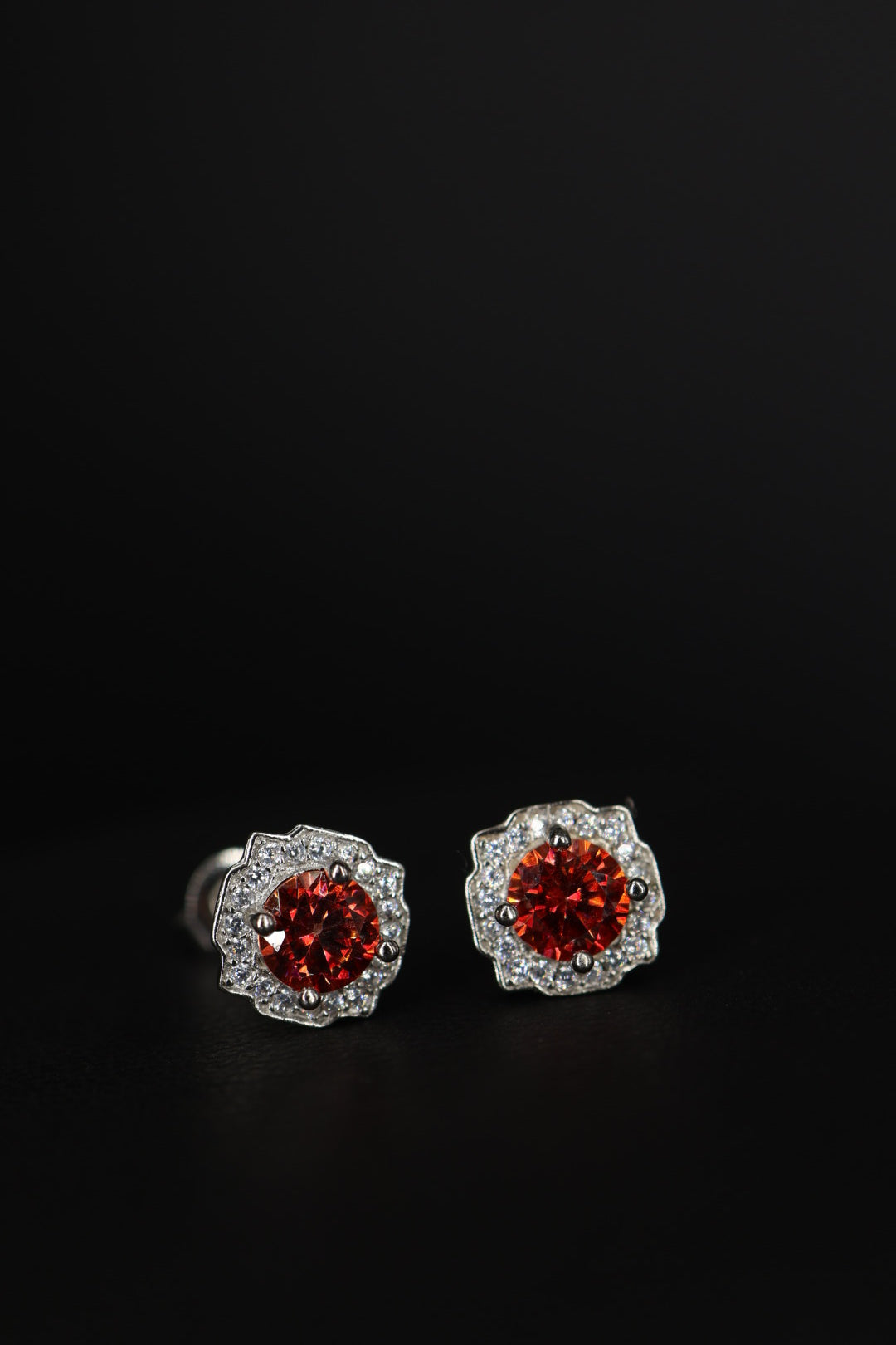 Aretes Hexagonal Plata .925 - Moissanita Red 0.5 ct.