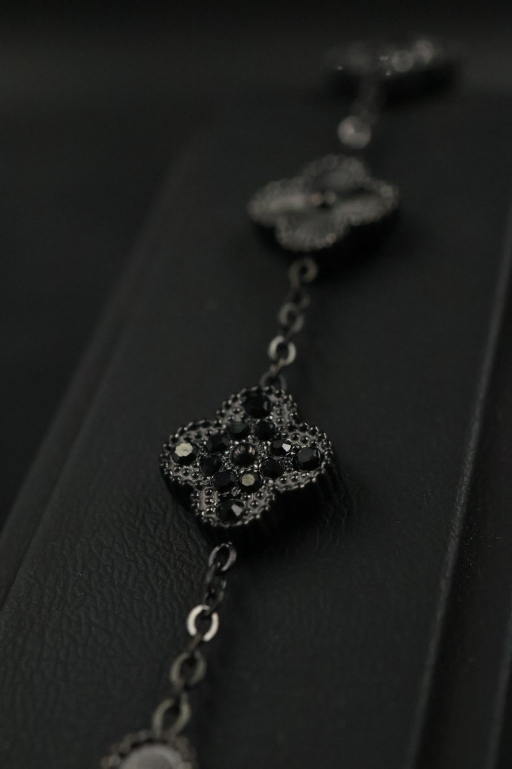 Pulsera Trébol Negro Láser - Zirconias Negras.
