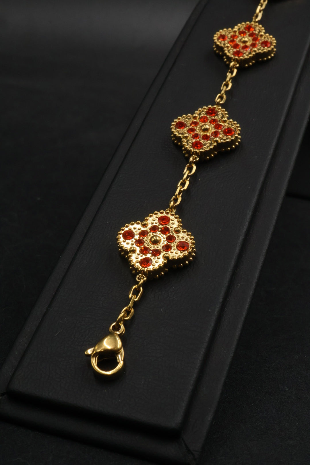 Pulsera Trébol Dorado - Zirconias Naranja.
