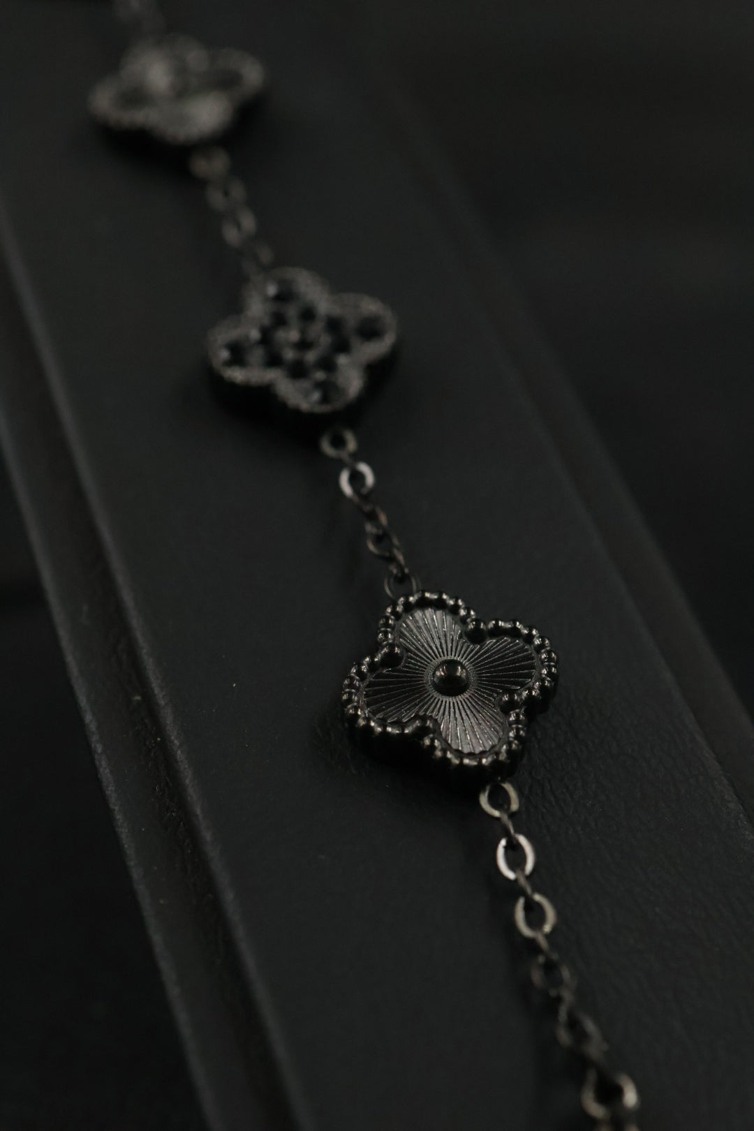 Pulsera Trébol Negro Láser - Zirconias Negras.