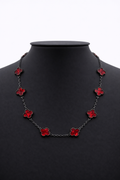 Collar Trébol 13 mm Rojo Marmolado. - Negro.