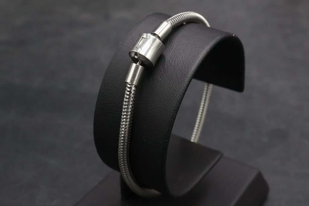 Pulsera tipo Pandora 6.