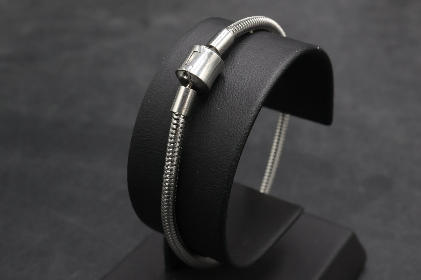 Pulsera tipo Pandora 6.