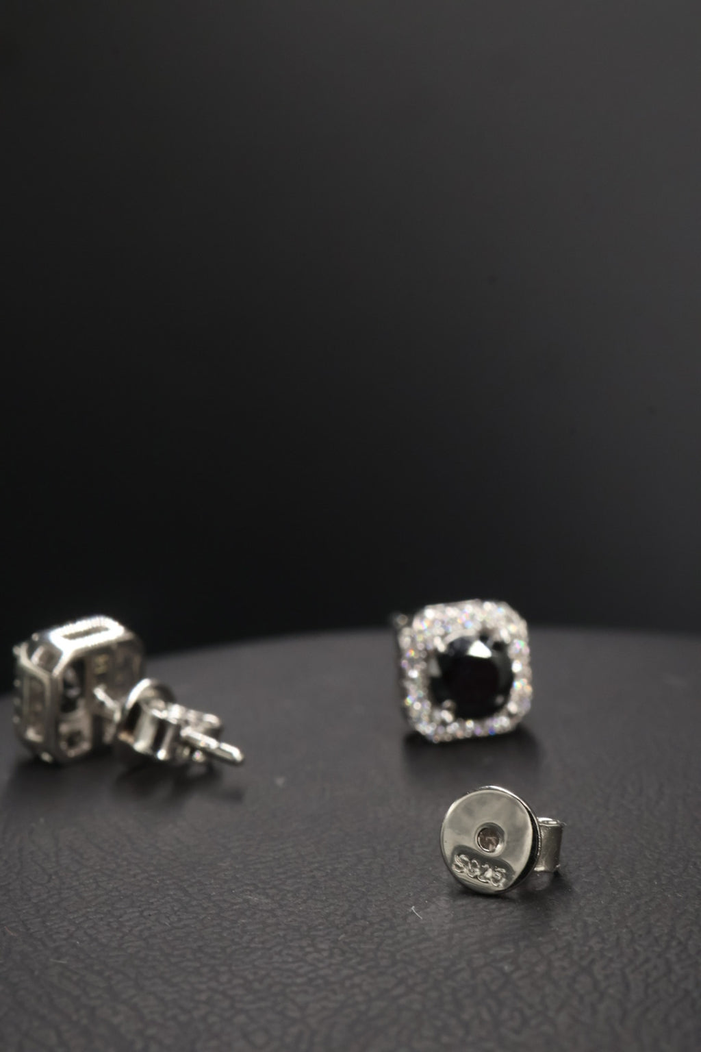 Aretes en Plata 925 Perfect Box - Moissanita Black 0.5 ct.