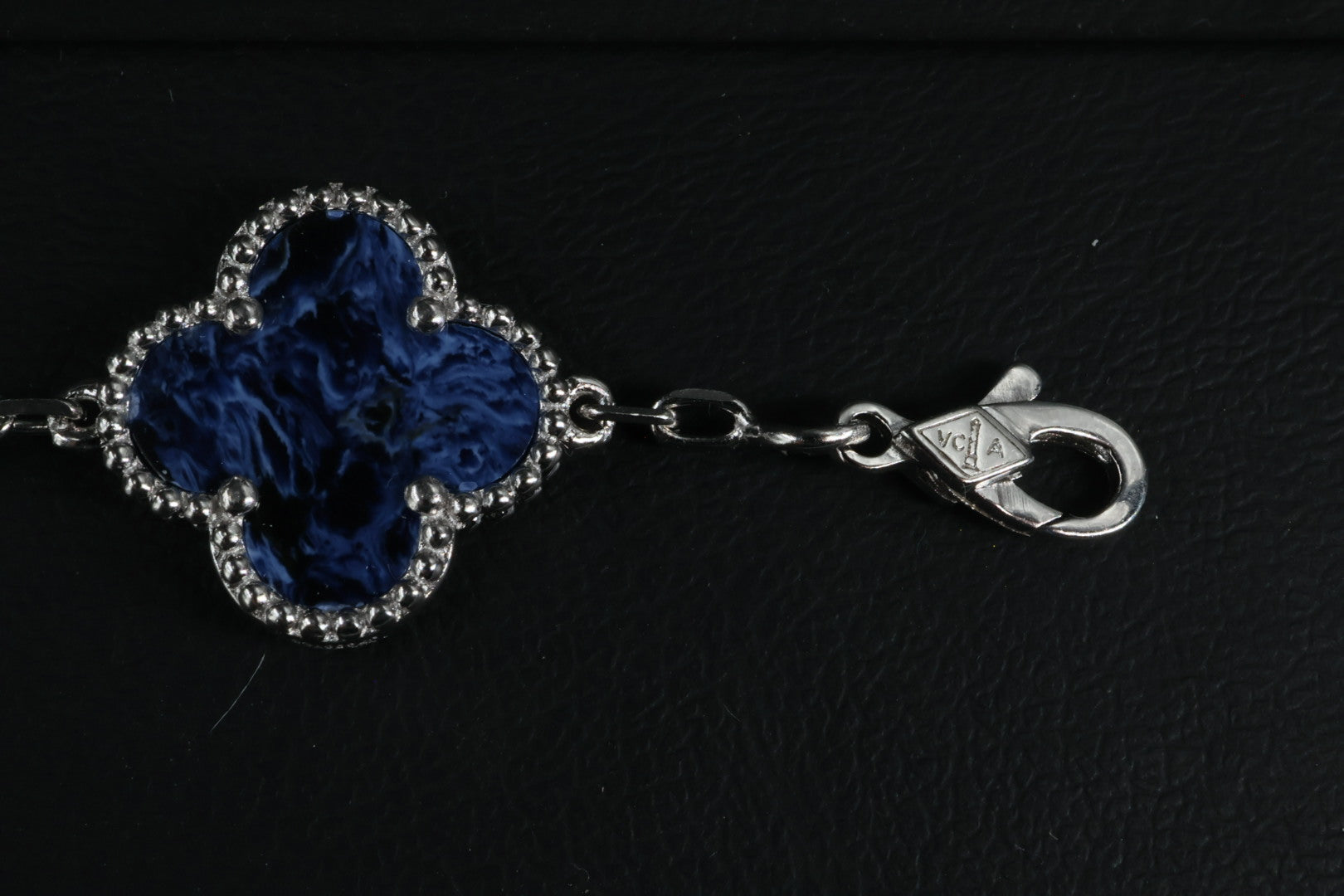 Pulsera VCA Plata .925 1:1 Vintage Alhambra, 5 Motivos Sodalita.