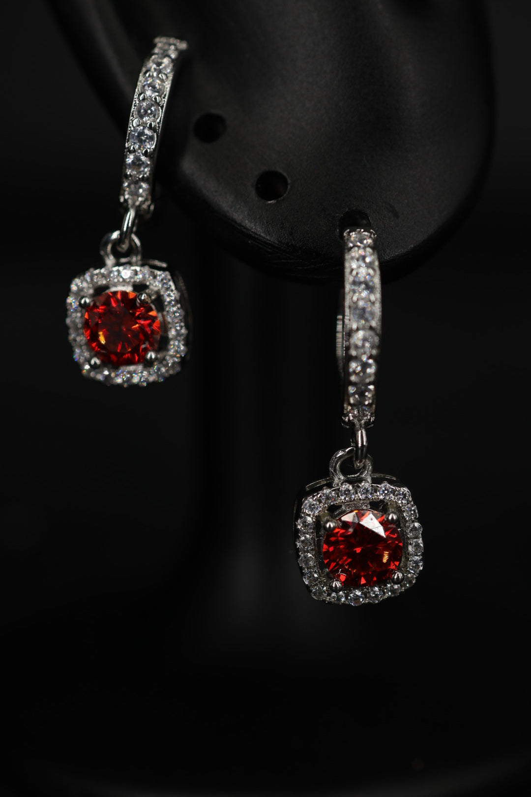 Aretes Colgante Box Plata .925 - Moissanita Red 0.5 ct.
