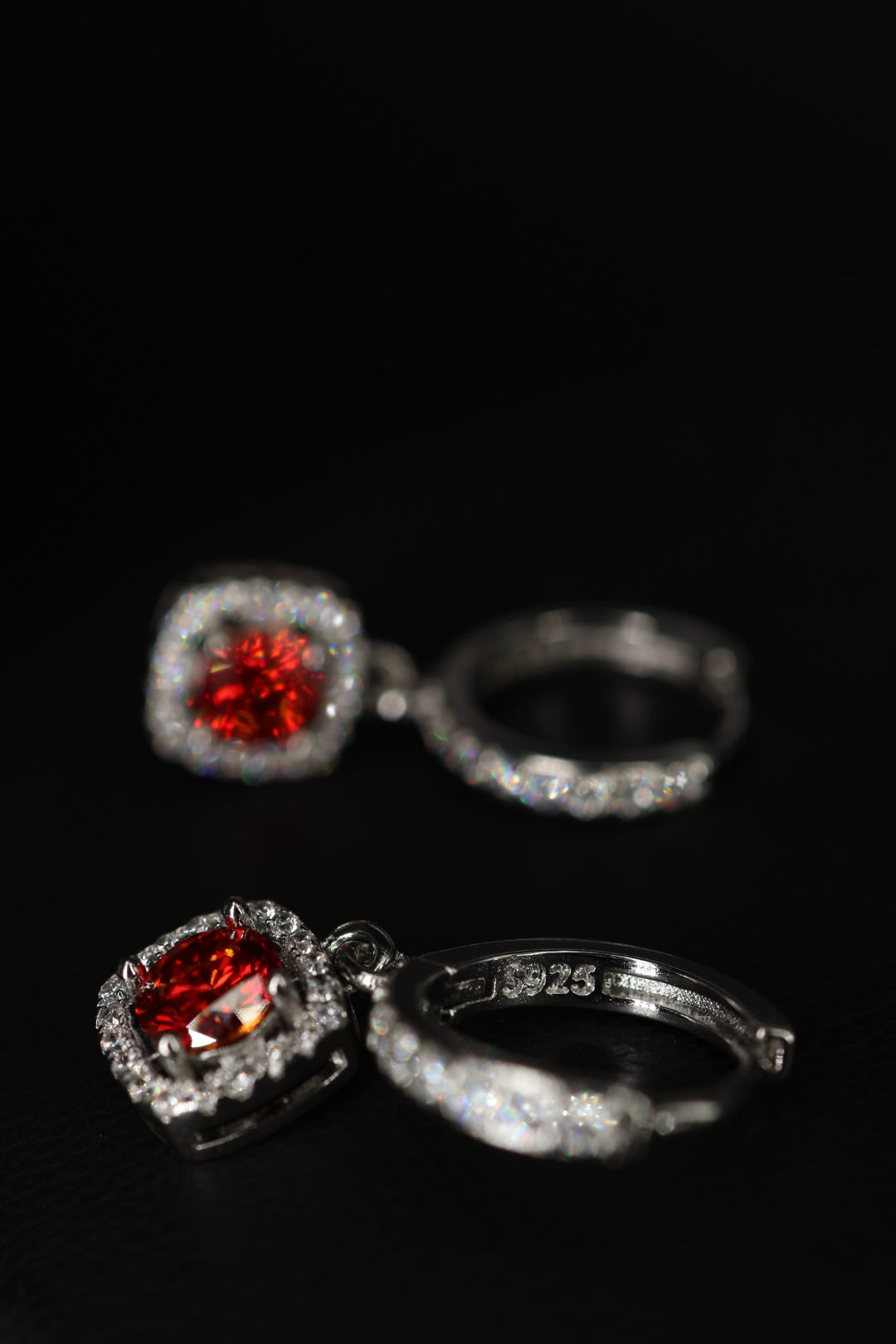 Aretes Colgante Box Plata .925 - Moissanita Red 0.5 ct.