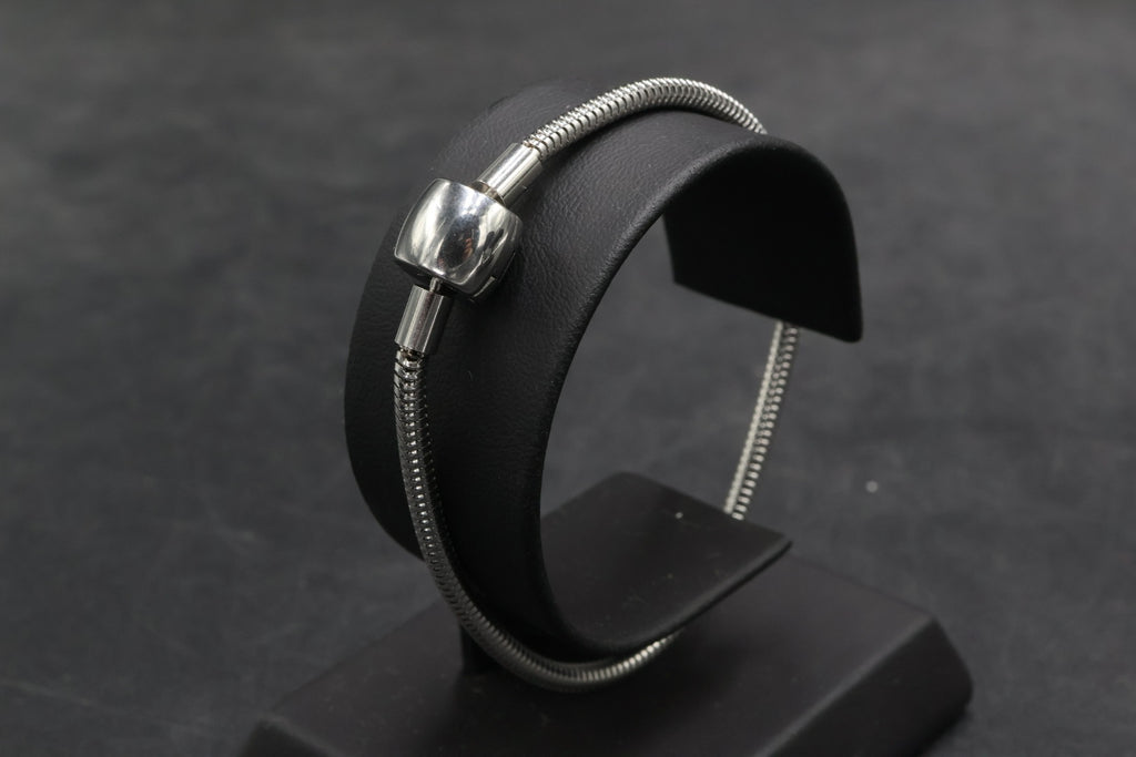 Pulsera tipo Pandora 1.