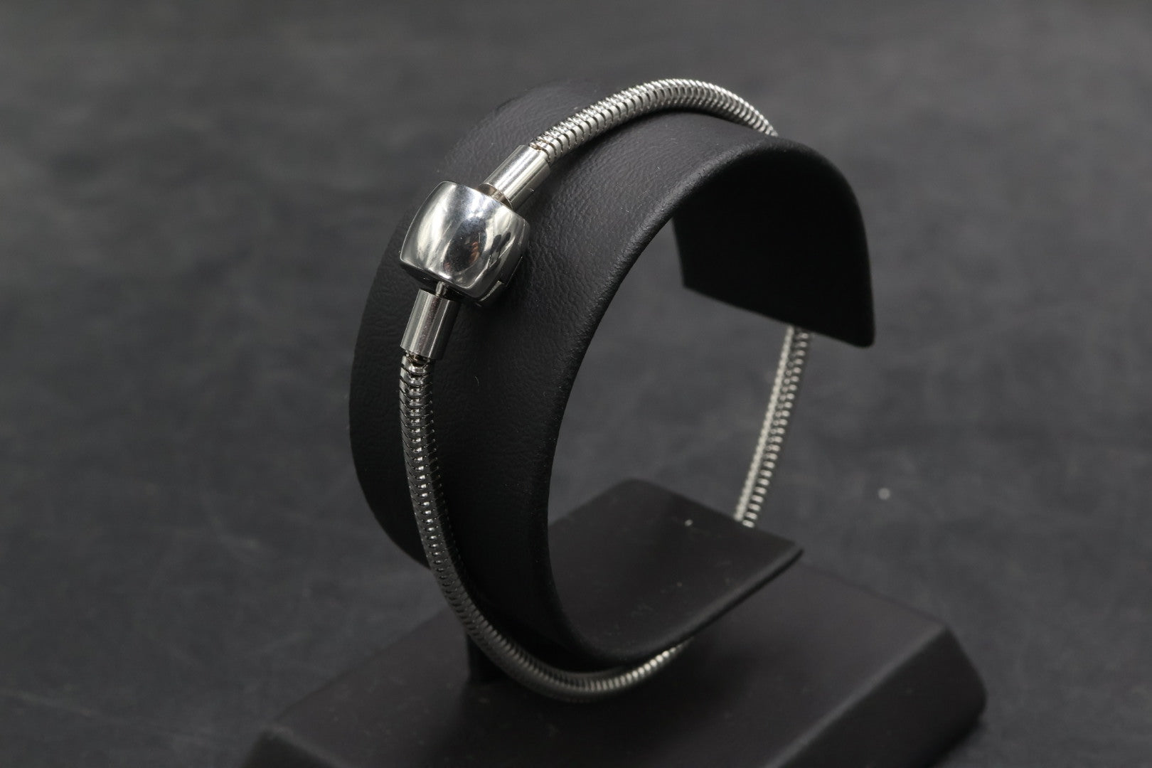 Pulsera tipo Pandora 1.
