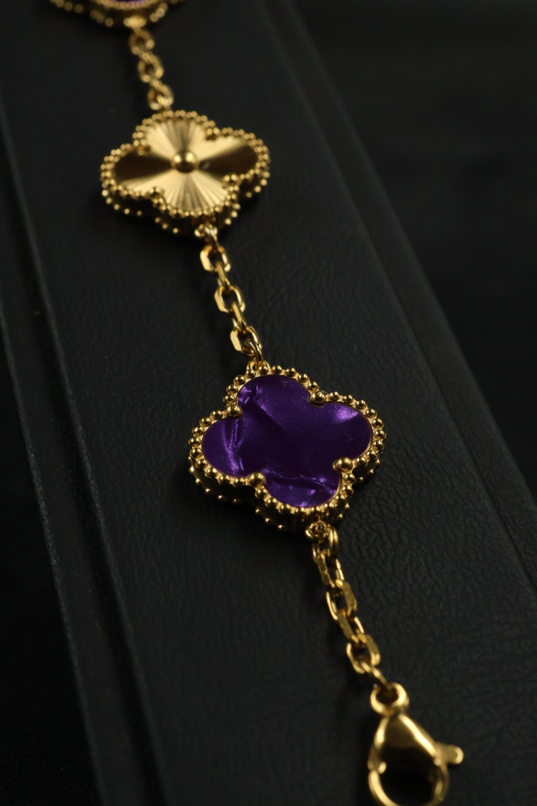 Pulsera Trébol Morado Mármol- Láser Dorado.